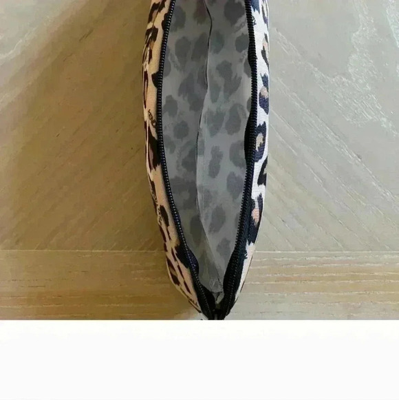 Kendall & Kylie Jenner Kardashian Zip Pouch makeup bag new with tags three piece - Picture 14 of 16